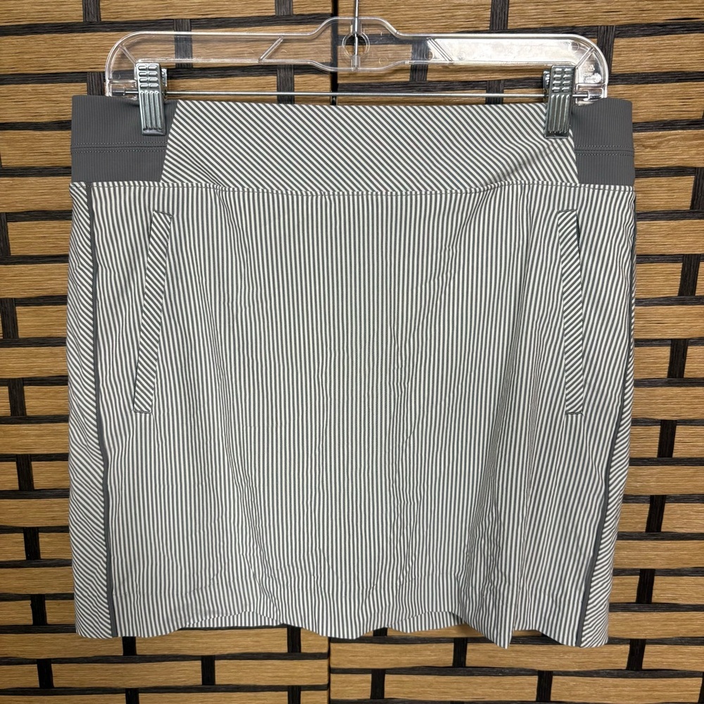 Athleta Brooklyn‎ Gray And White Stripe Skort Size 10